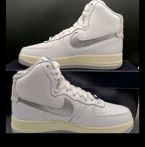 The Nike Air Force 1 Sculpt High White Light Smoke Grey W in size 6 Smooth Shoe